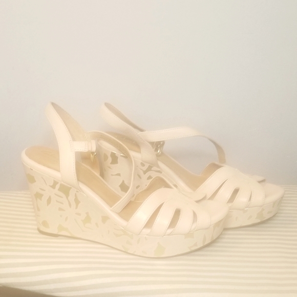 Clarks Shoes - Clarks artisan nude leather wedge sandal with floral metallic pink/gold accents